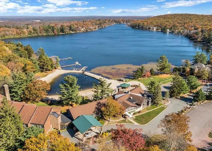The Lodge Luxury Resort At Lake Harmony